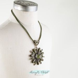 Green statement pendant necklace
